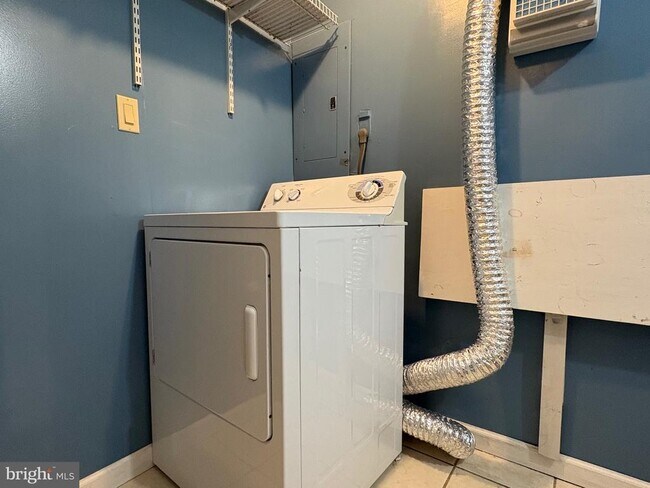 Building Photo - 12654 Valleywood Dr