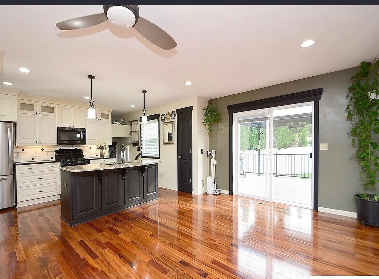 Building Photo - 4955 Lakeshore Dr