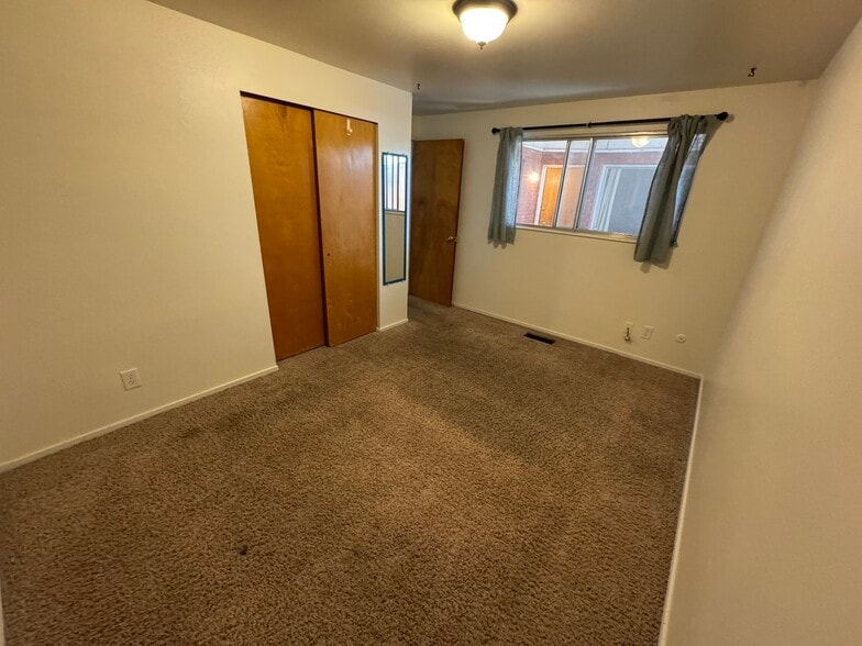 Building Photo - 2059 N 250 W