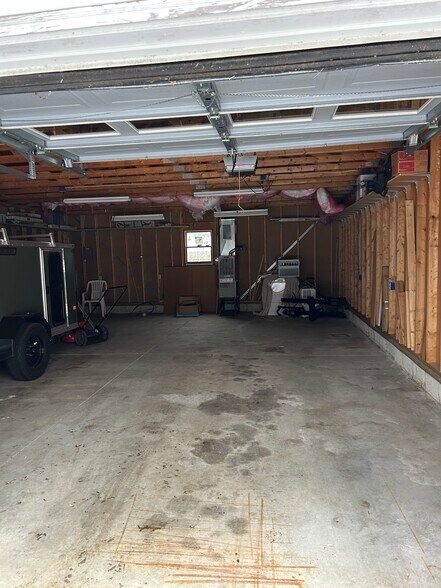 Building Photo - 1202 E Saint Andrews Rd