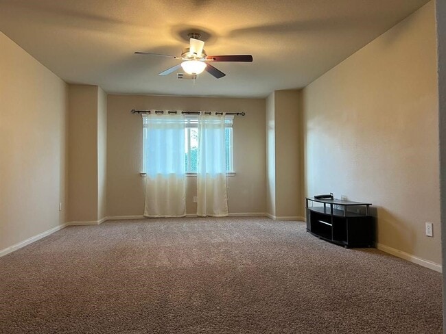 Building Photo - 2203 Oak Rise Dr