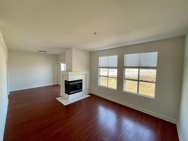 Building Photo - 5405 Marine Ave