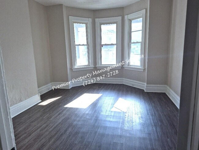 Building Photo - 1525 3rd Ave