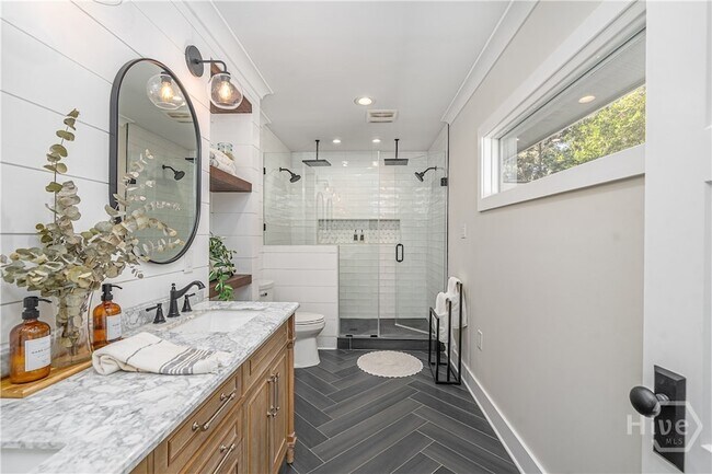 Building Photo - 10 Howley Ln