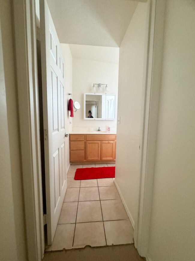 Building Photo - 9141 N Overlook Dr