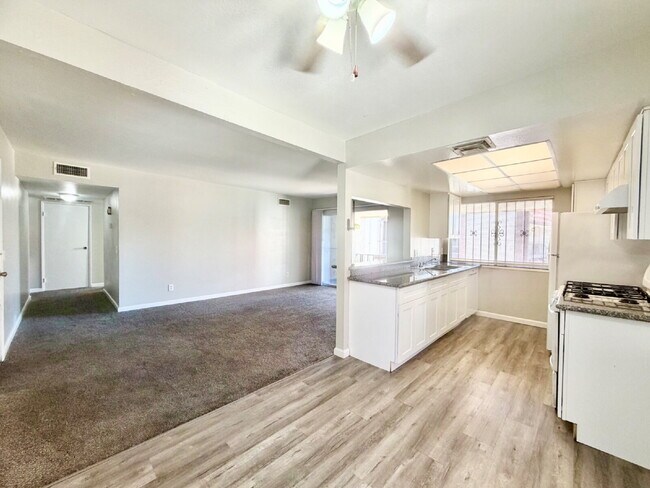 Building Photo - HIVE SUMMER MOVE-IN SPECIAL: 3 BEDROOM CONDO | COMMUNITY POOLS + WALKING TRAILS | CENTRAL LAS VEG...