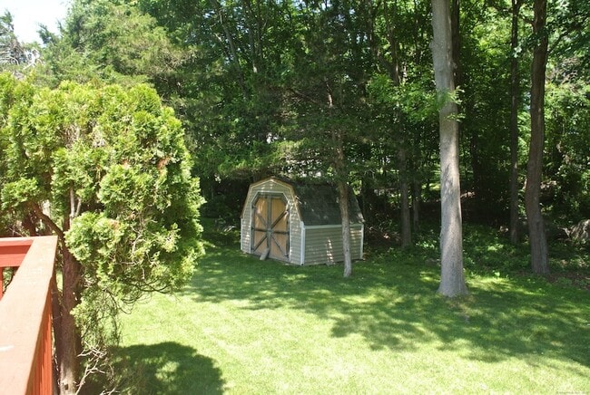 Building Photo - 302 Westwood Rd