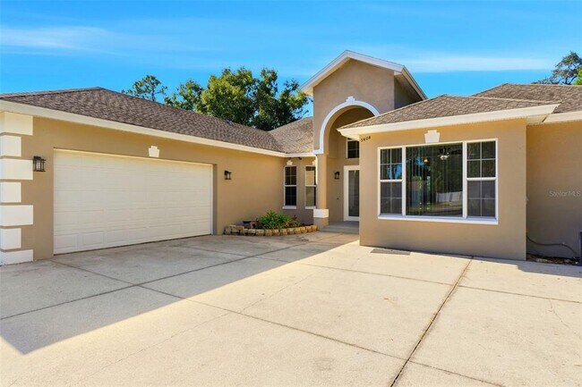 Building Photo - 5608 Kevin Ave