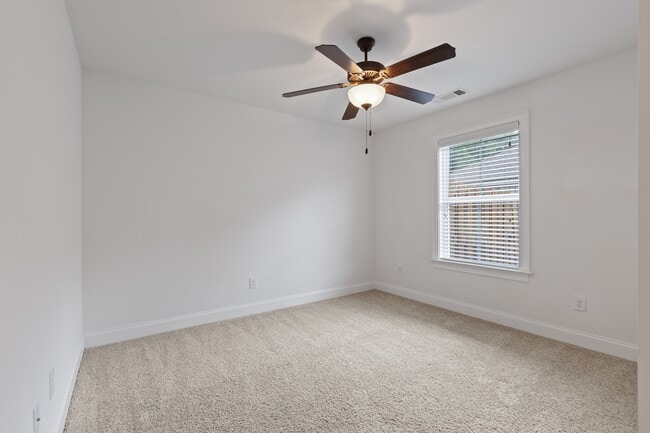 Building Photo - 2442 Snowshill Ln