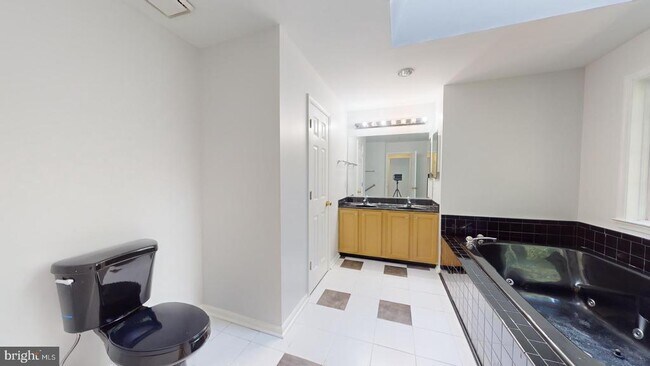 Building Photo - 9811 Fendale Ln