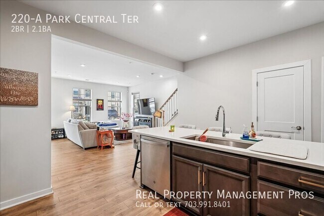 Building Photo - 220 Park Central Ter