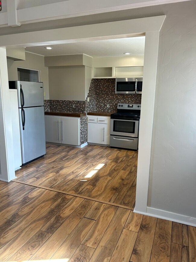 Building Photo - Contact Peggy 501 676 1758