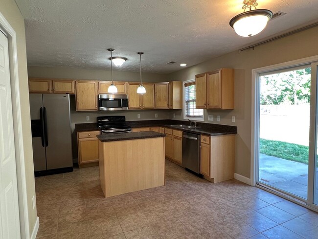 Building Photo - Stunning 4 Bed, 2.5 Bath Home in Cameron