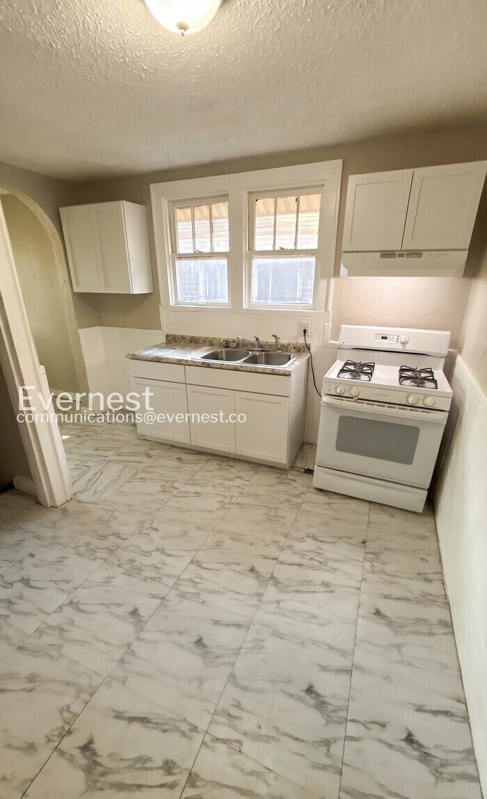 Building Photo - 3720 Darby St