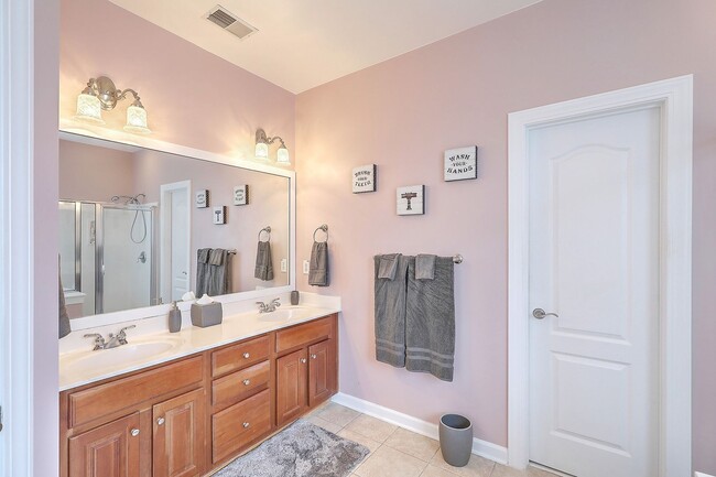 Building Photo - FULLY FURNISHED Mount Pleasant Home! 6 mon...