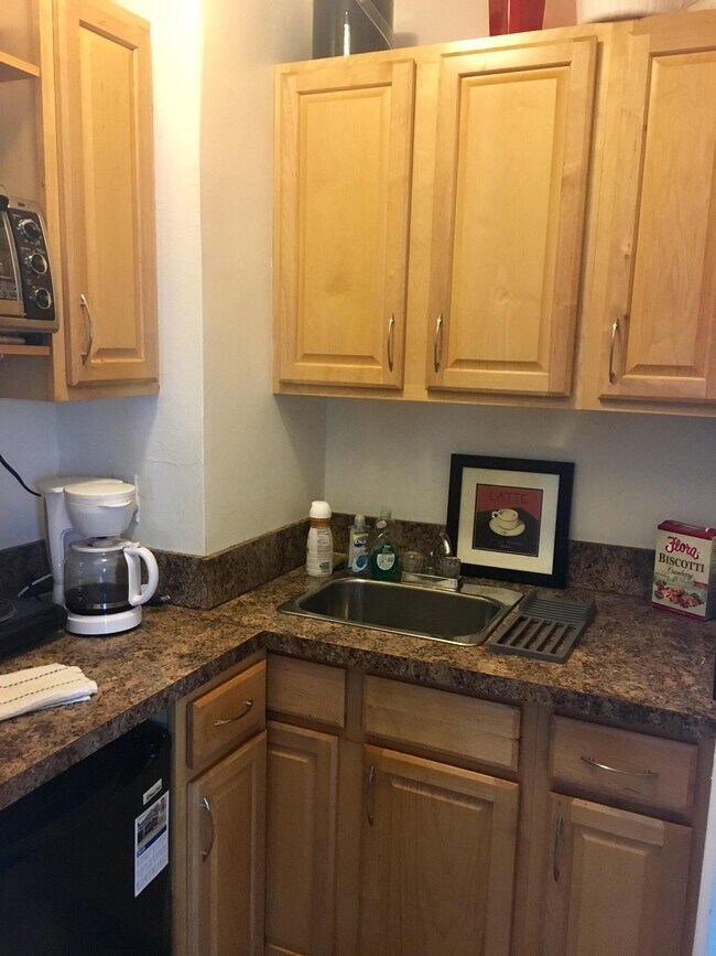 Building Photo - 501 NE 23rd St