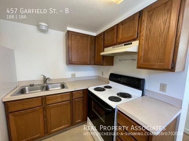 Building Photo - 457 Garfield St
