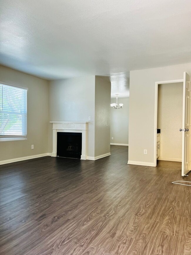 Interior Photo - 1611 S Bundy Dr