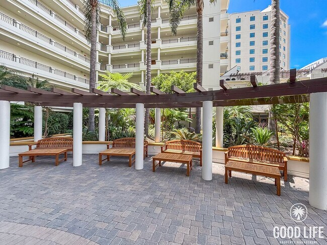 Building Photo - Sophisticated 1BD/2BA Condo in Marina District with City & Bay Views, Office & Resort-Style Ameni...