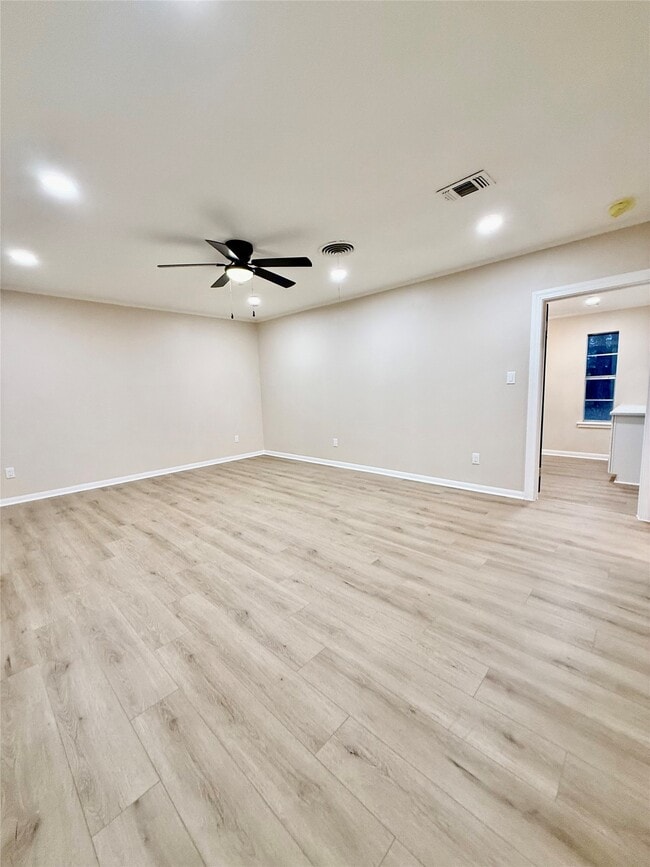 Building Photo - 300 Dunnam Ave