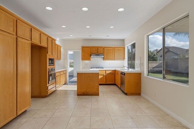 Building Photo - 1426 Rancho Hills Dr