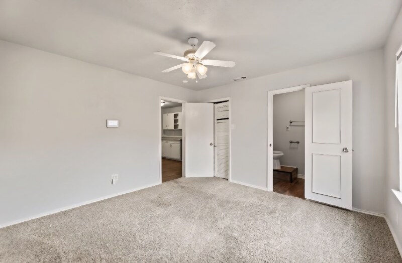 Building Photo - 2539 Hillsboro Ave