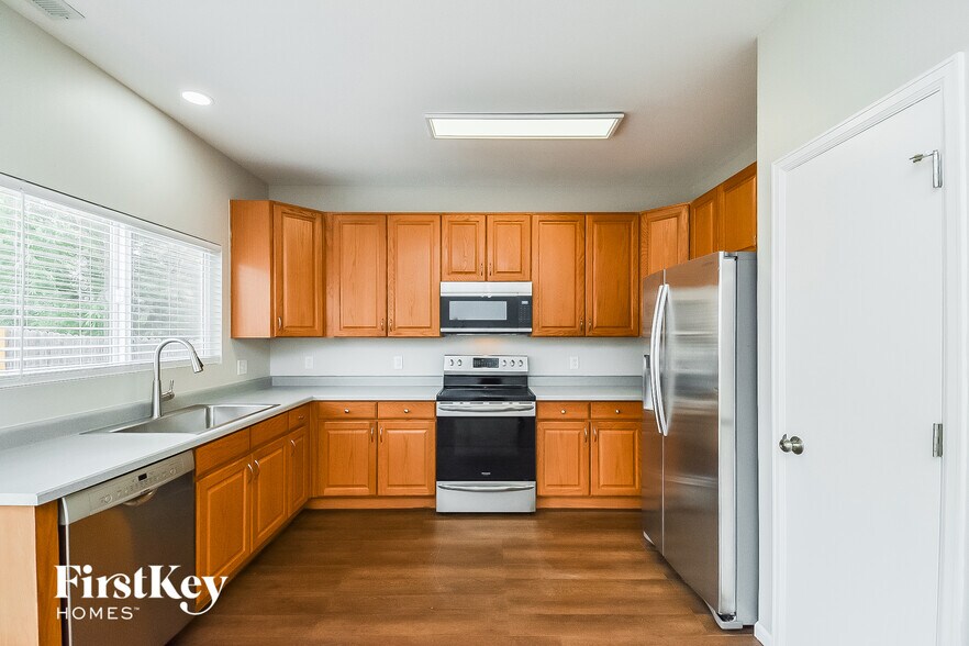 Building Photo - 9370 Pony Gulch Way