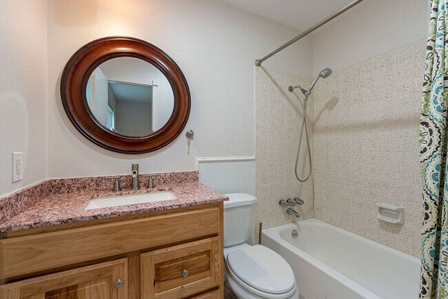 Building Photo - Beautiful 3 bedroom, 2 bathroom home in South Austin!!!