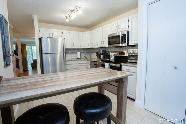 Building Photo - 17 Wiggins Farm Dr