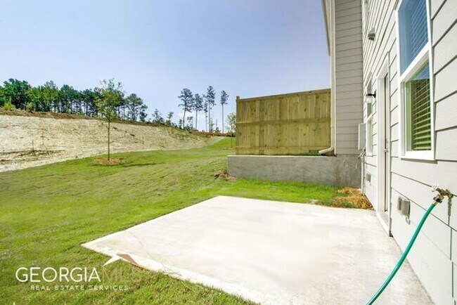 Building Photo - Prime Newnan Location! 2023 build, 3 bedroom townhome within walking distance to Downtown, The LI...