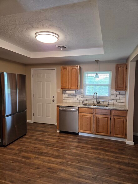 Building Photo - 154 Davis Ln
