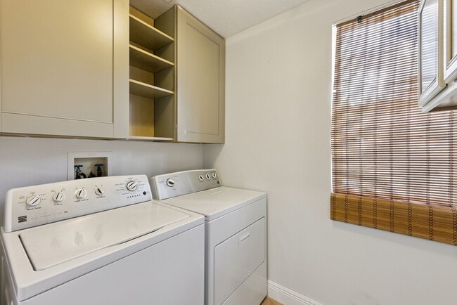 Building Photo - 4920 Hook Hollow Cir