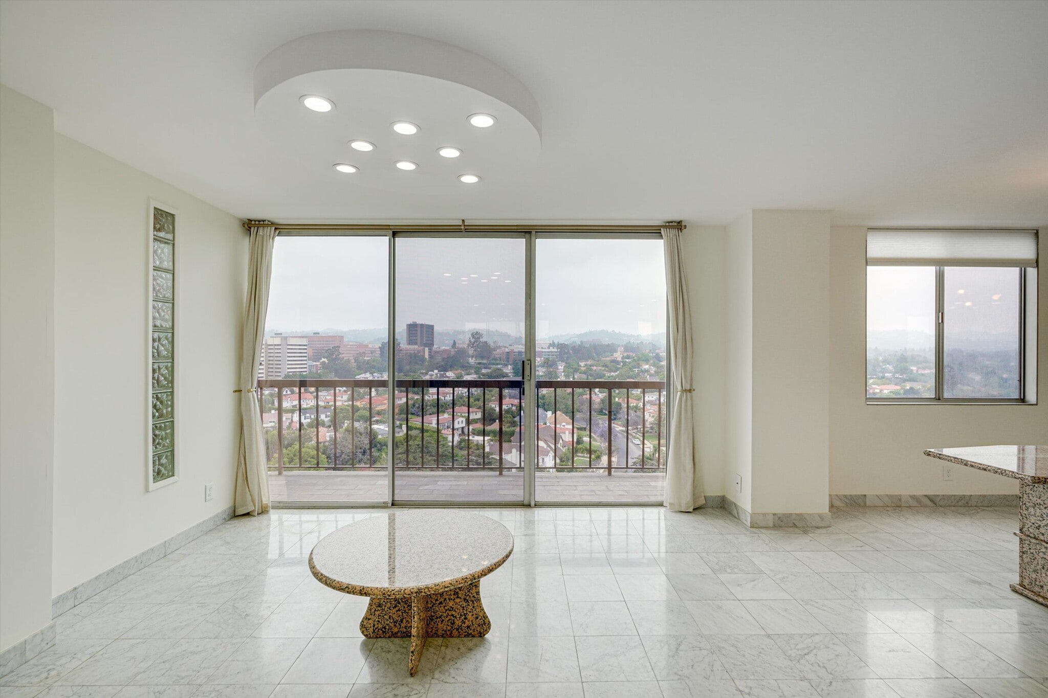 Building Photo - 10747 Wilshire Blvd