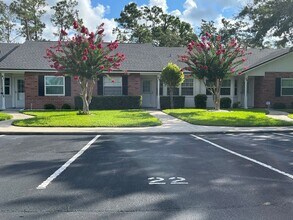 Building Photo - Kings Colony 2 / 2 bath with Florida room!