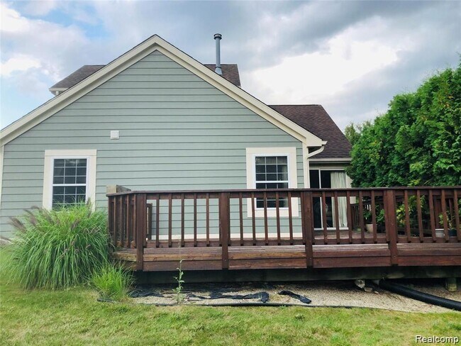 Building Photo - 41419 Cornell Dr