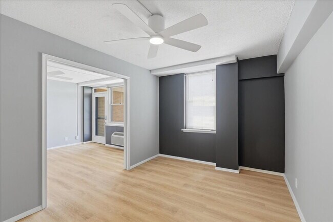 Building Photo - Sophisticated High-Rise Living in Prime Arlington Location
