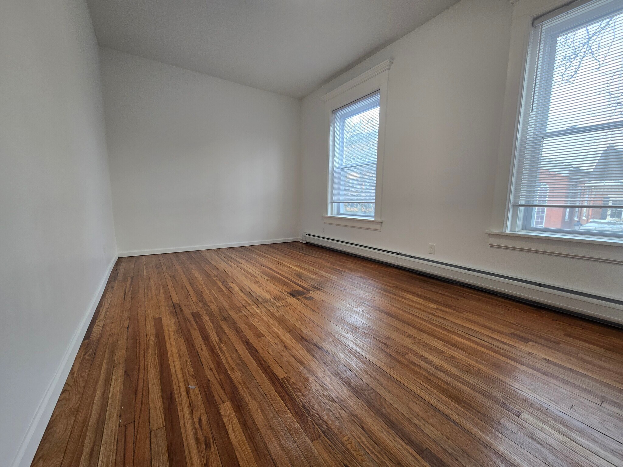 Building Photo - 584 Main St