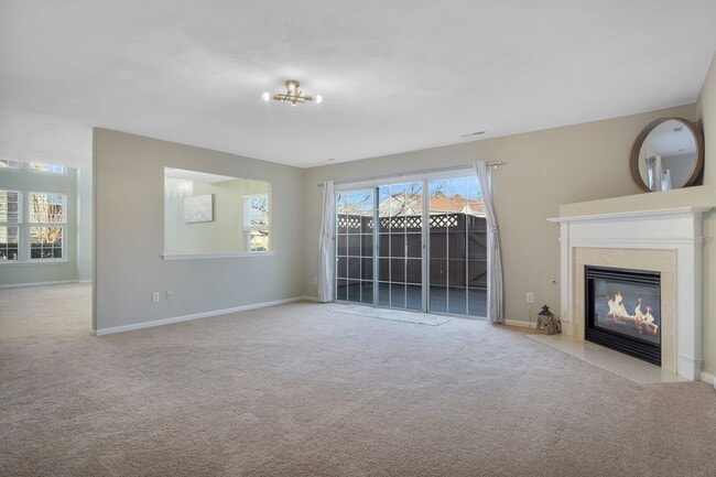 Building Photo - Updated 3-Bed, 2.5-Bath Yorktown Condo with Modern Kitchen, Parking & Community Amenities