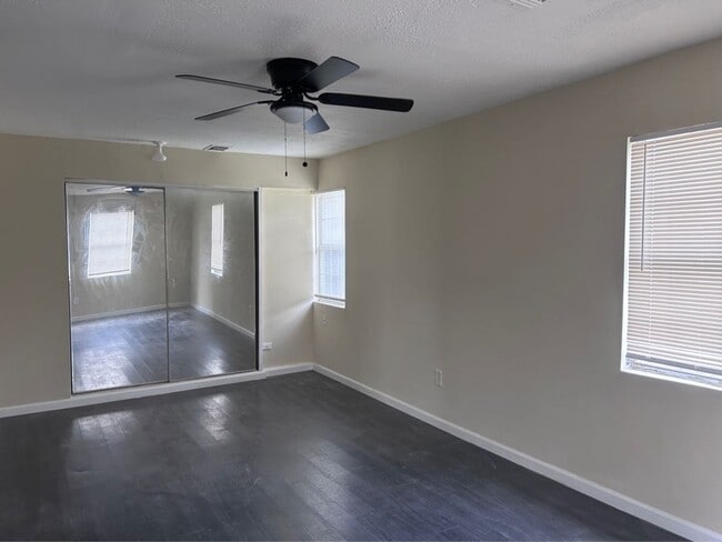 Building Photo - 7918 Woodlyn Rd