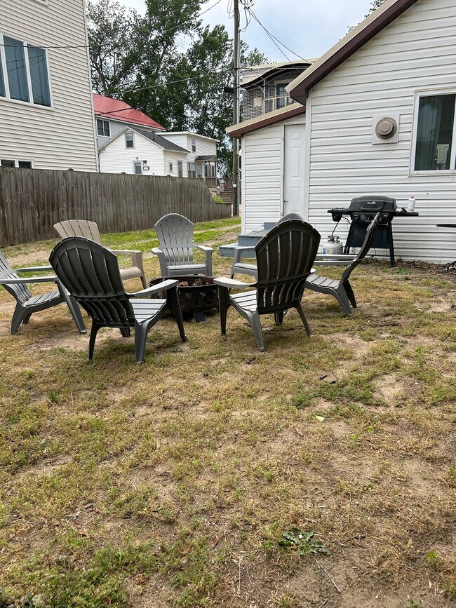 Building Photo - 1017 S Shore Dr