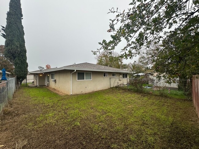 Building Photo - NICE DUPLEX IN ELVERTA!!