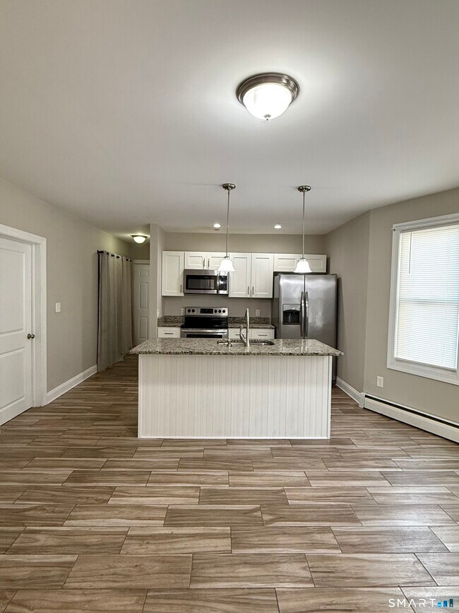 Building Photo - 145 Smith St