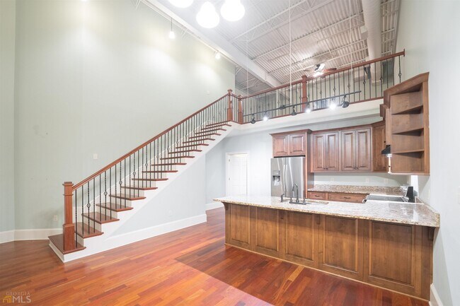 Building Photo - 315 N Main St