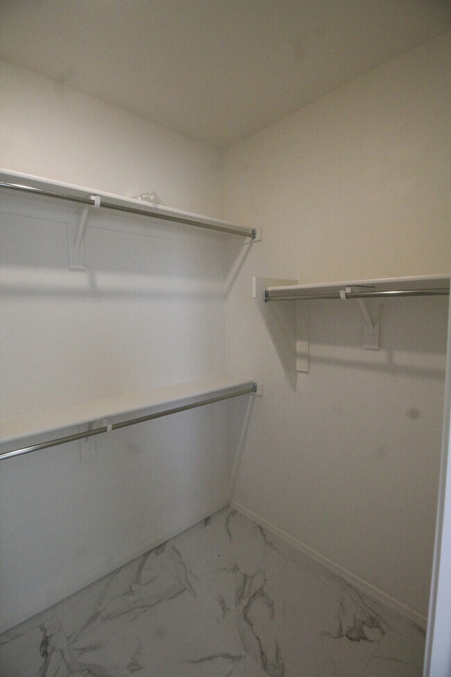 Building Photo - 5523 W Monterey Dr