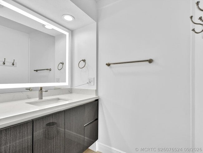 Building Photo - 21578 Altamira Ave