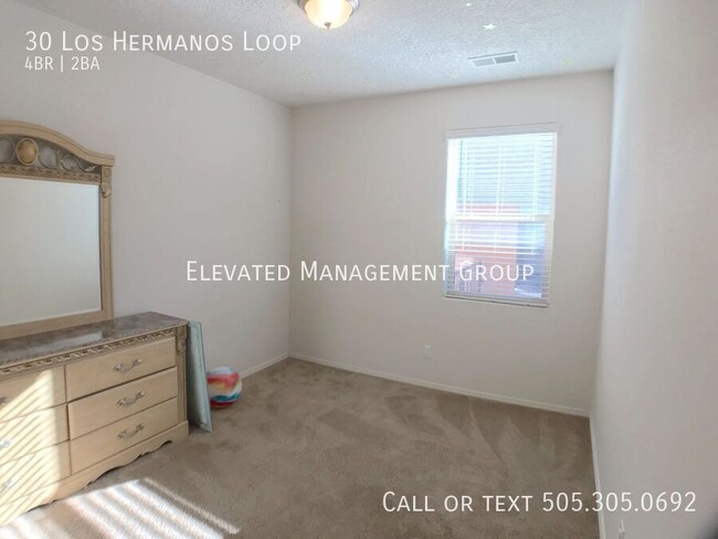 Building Photo - Spacious 4 Bedroom Los Lunas Home. Open la...