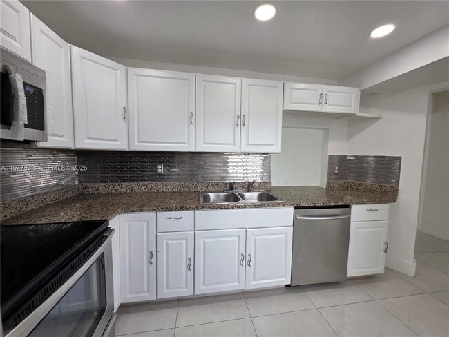 Building Photo - 1351 NE 191st St