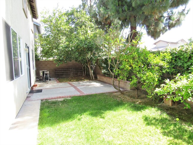 Building Photo - Spacious and Well Maintained 4 Bedroom Hom...