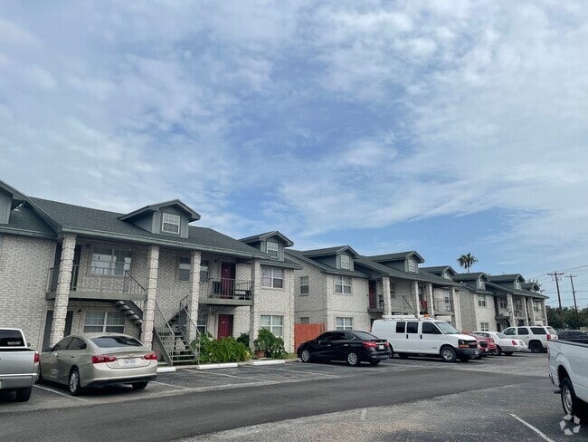 Building Photo - West Oak Apartments