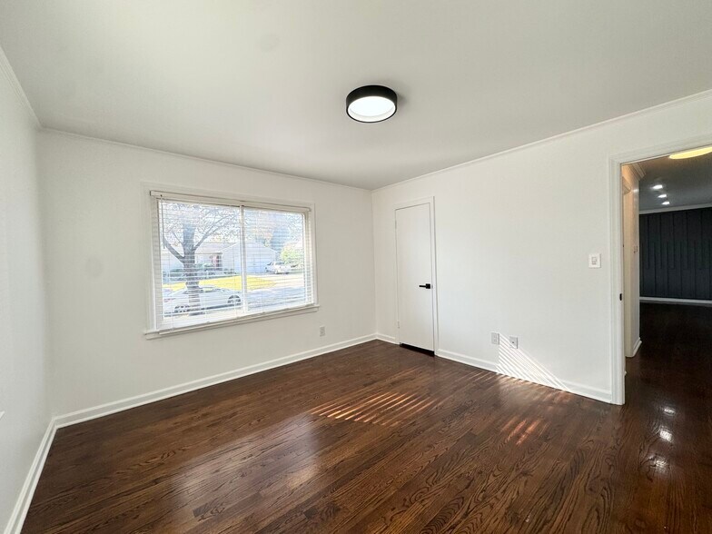 Building Photo - 2226 W 74th Ter